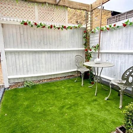 Modern And Cosy Studio Flat London Luaran gambar