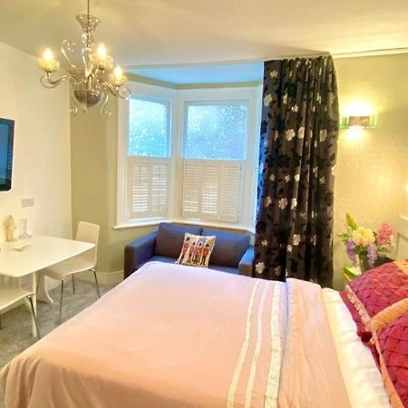 Modern And Cosy Studio Flat London Luaran gambar
