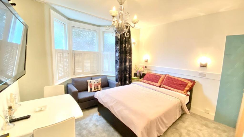 Modern And Cosy Studio Flat London Luaran gambar