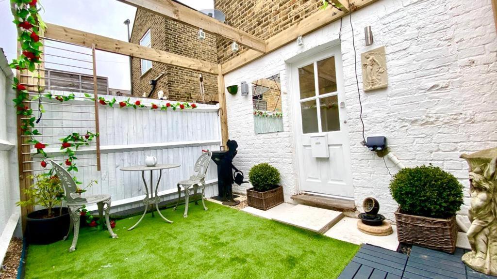 Modern And Cosy Studio Flat London Luaran gambar