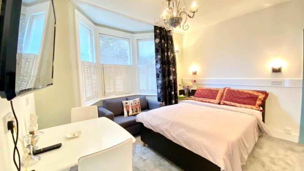 Modern And Cosy Studio Flat London Luaran gambar